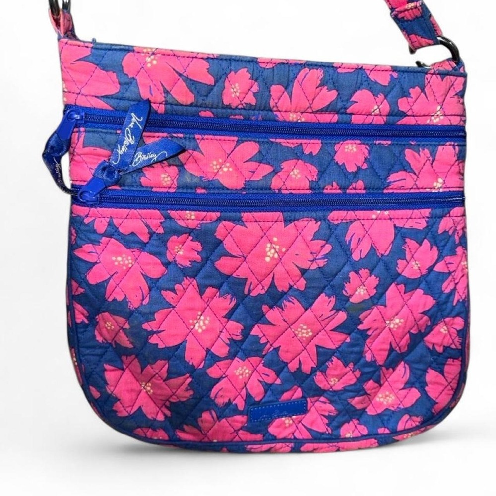 Official breast cancer awareness Crossbody from Vera Bradley‎